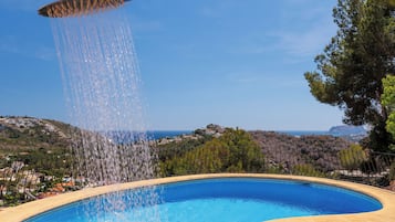 Piscina a l'aire lliure