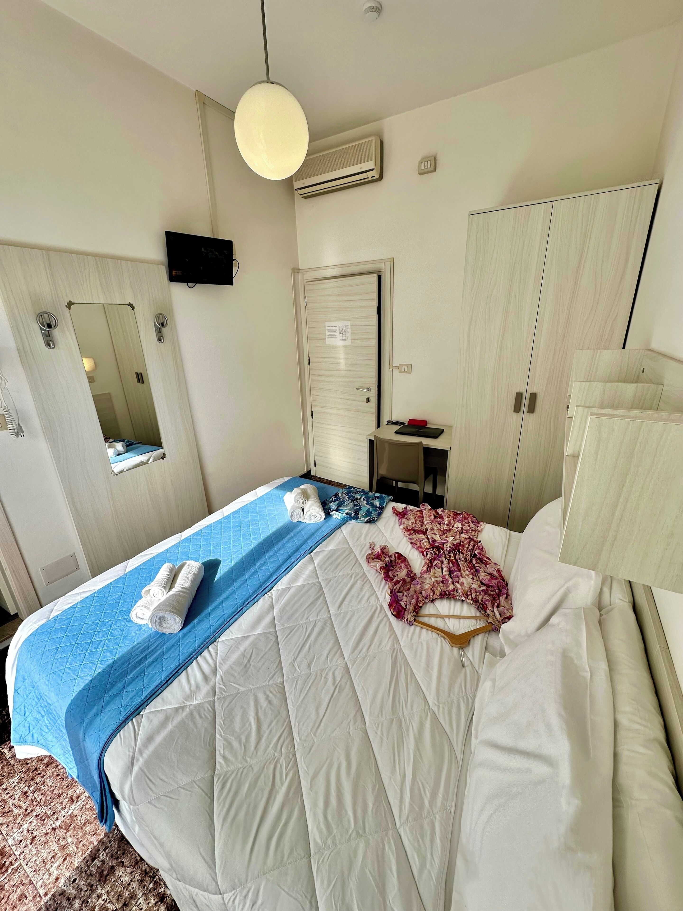 Bureau, chambres insonorisées, Wi-Fi gratuit, draps fournis