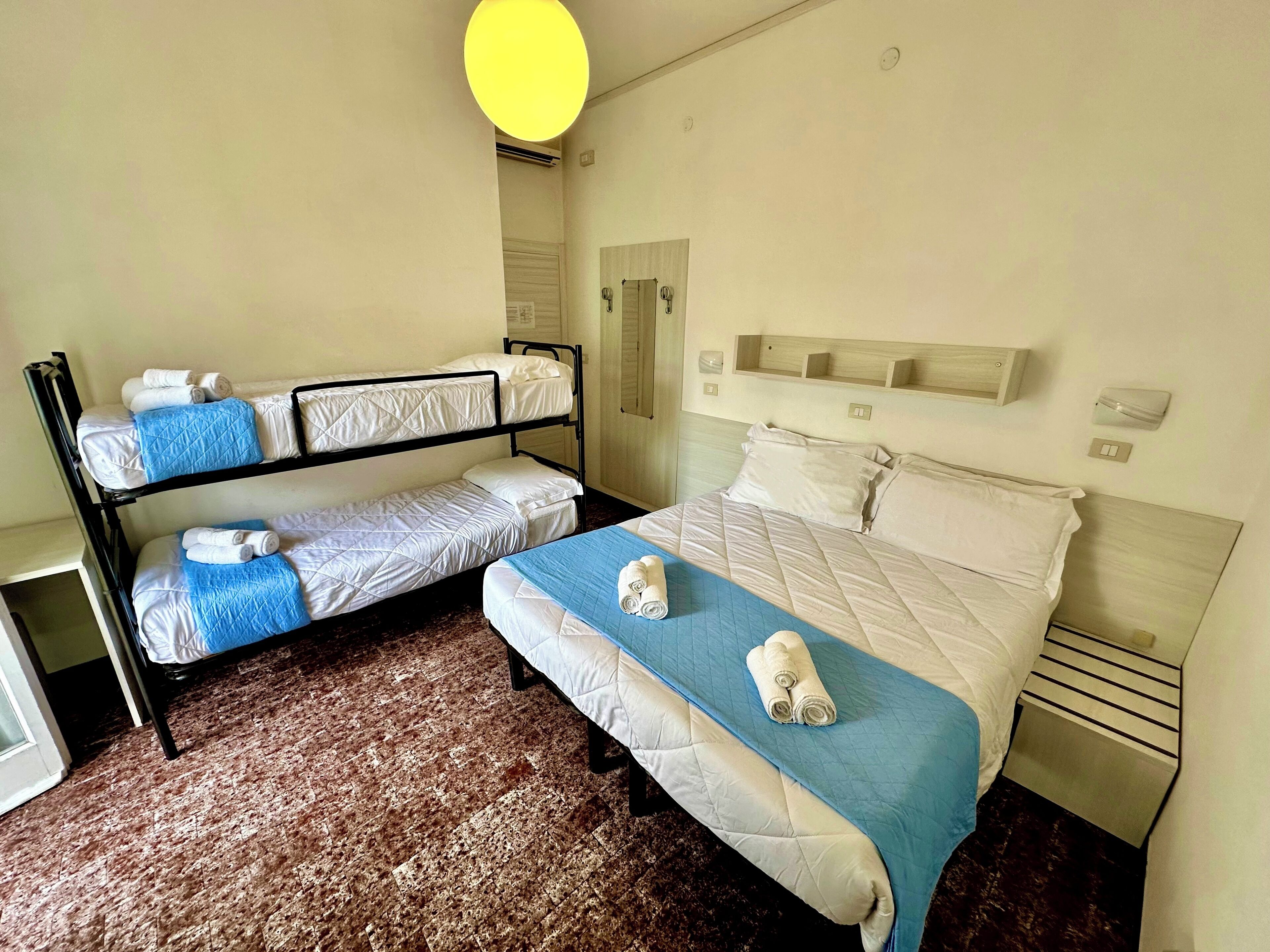 Chambre Quadruple Standard | Bureau, chambres insonorisées, Wi-Fi gratuit, draps fournis