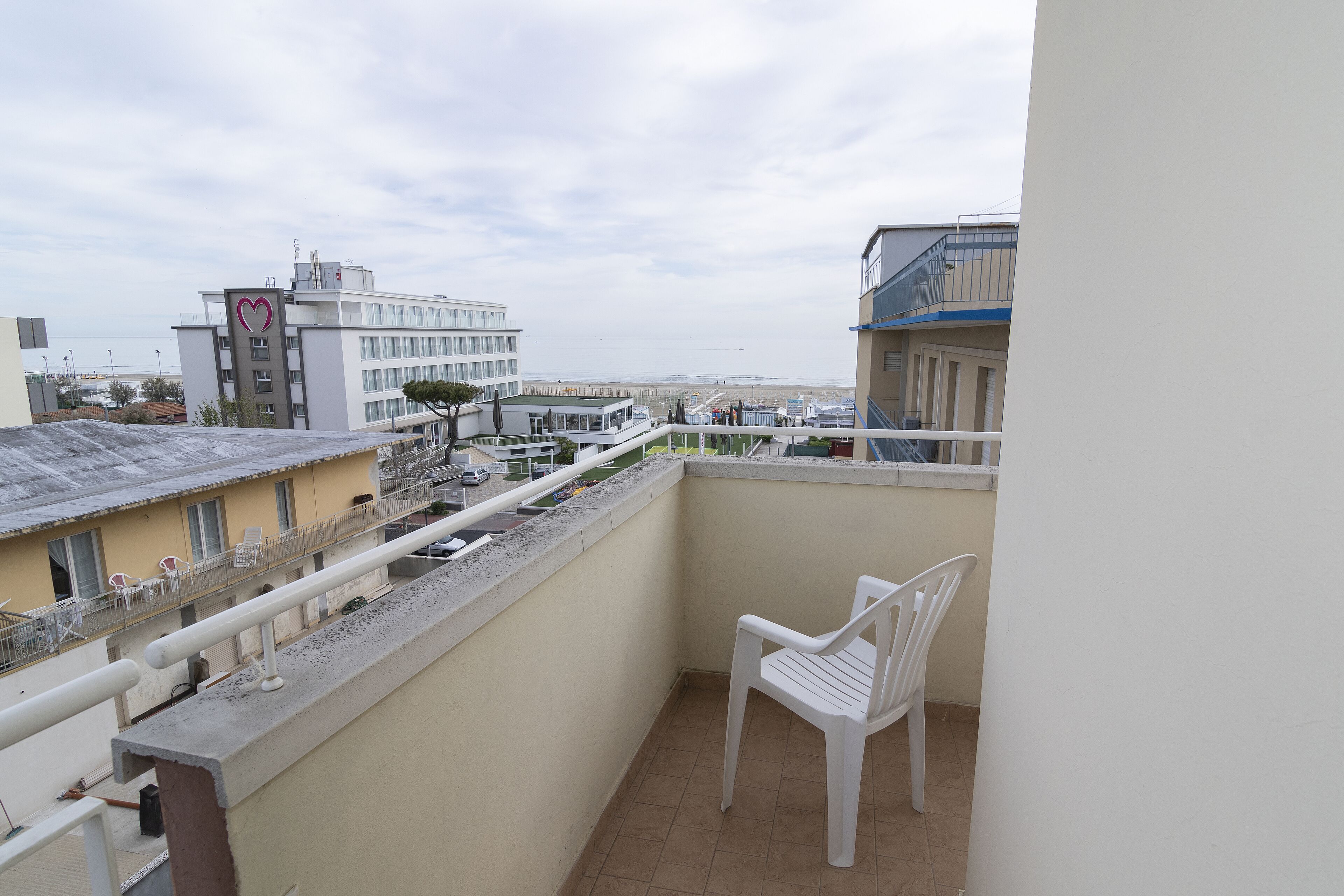 Superior-Vierbettzimmer, eingeschränkter Meerblick | Balkon