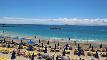 Una spiaggia nelle vicinanze