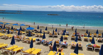 Villa con piscina climatizada, jardín y cerca de las playas