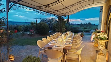 Outdoor dining