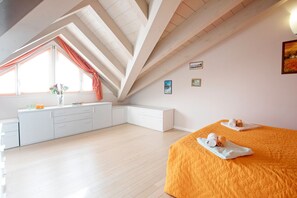 2 bedrooms, iron/ironing board, WiFi, bed sheets - Lenno Spese II –Village apartment In Lenno with pool by Italian Apartments. (Lenno)