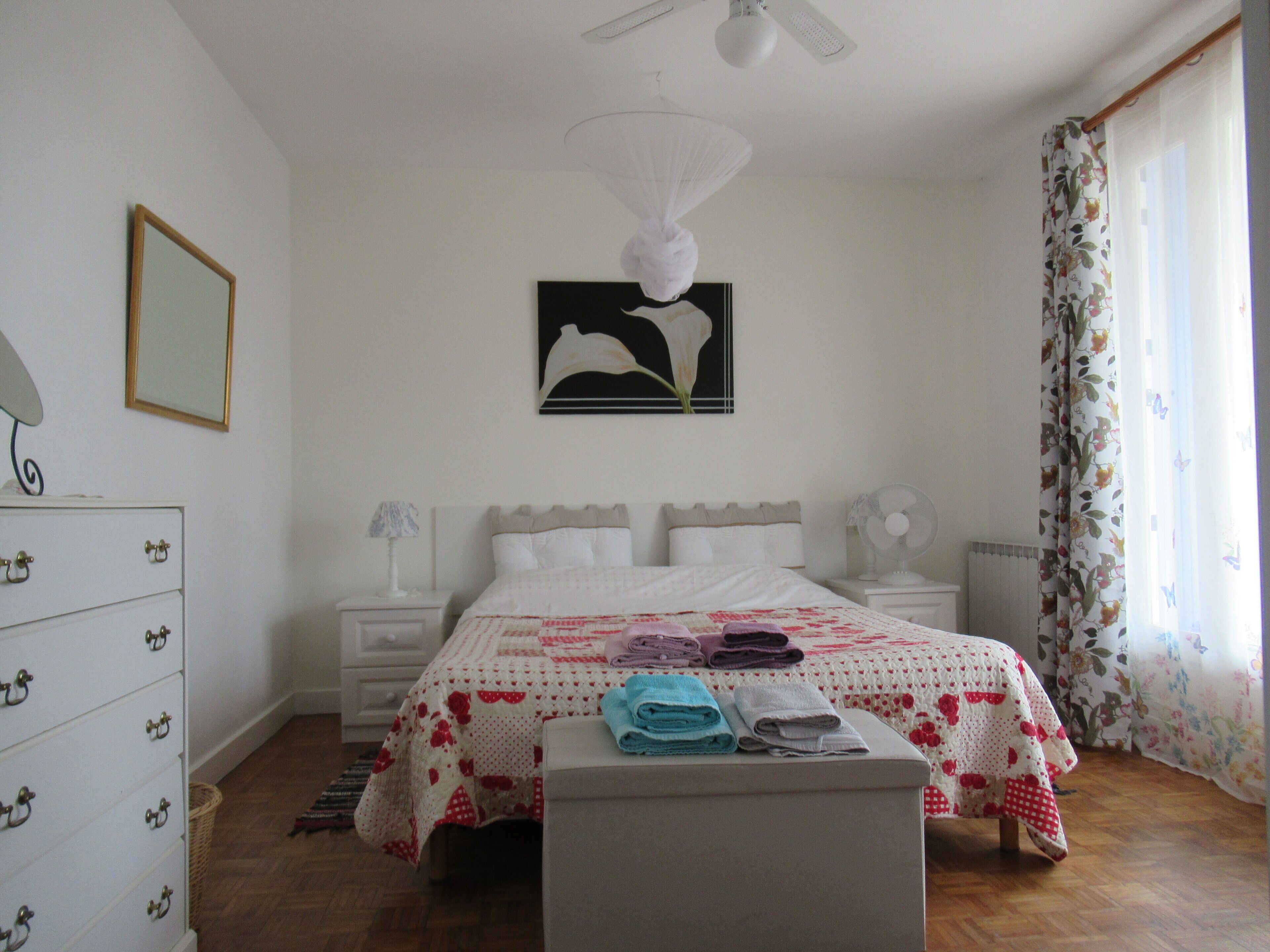 3 makuuhuonetta, silitysrauta/-lauta, vauvan matkasänky, ilmainen Wi-Fi