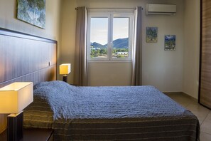 3 chambres, fer et planche à repasser, Wi-Fi gratuit, draps fournis
