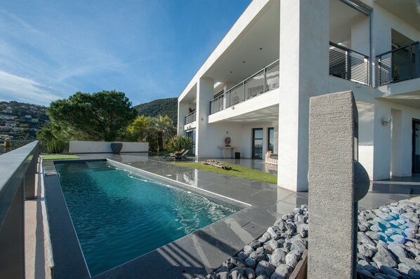 Outdoor pool, a heated pool