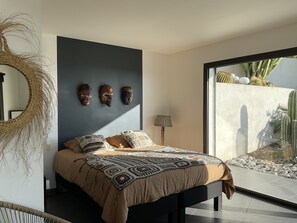 3 bedrooms, in-room safe, iron/ironing board, travel crib - Zen setting, facing the sea, luxury, close to St-Tropez and the beaches (Cavalaire-Sur-Mer)