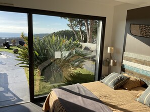 3 bedrooms, in-room safe, iron/ironing board, travel cot - Zen setting, facing the sea, luxury, close to St-Tropez and the beaches (Cavalaire-Sur-Mer)