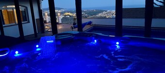 Luksus Villa med spektakulær utsikt! Privat oppvarmet basseng - badestamp!