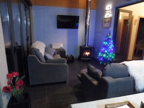 Smart TV, Netflix, reproductor de DVD y tenis de mesa 