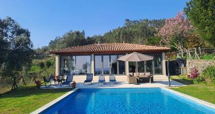 Une maison de rĂȘve, dans les montagnes! 15 minutes de Braga. Avec piscine, BBQ..
