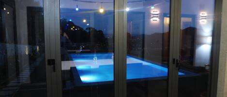 Piscina coberta, piscina a l'aire lliure i gandules