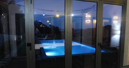 Stunning Mountain Retreat, with private pool, BBQ, fire pit, Wifi