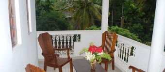 Maali,s Residence ........ Peaceful coastal Village in Midigama - Galle 