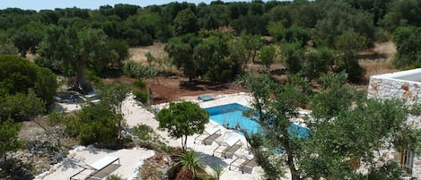 Piscina all'aperto, una piscina riscaldata