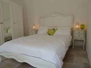 4 bedrooms, iron/ironing board, travel cot, free WiFi