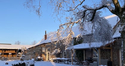 High-comfort gîte with lots of charm for 12/14 people, sauna.