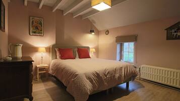 6 Schlafzimmer, Bügeleisen/Bügelbrett, Reisekinderbett, WLAN