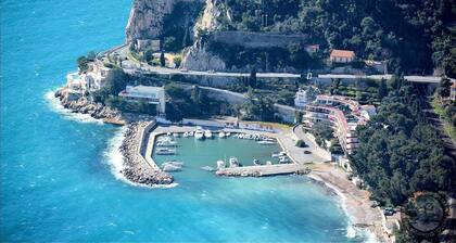 Entre Monaco & St Jean Cap Ferrat, Eze bord de Mer,200 m de la plage