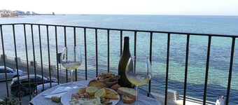 Large apartment for exclusive use on the sea