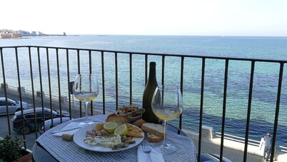 Large apartment for exclusive use on the sea