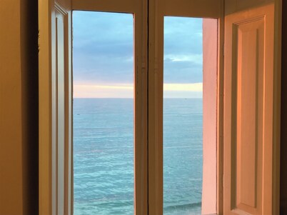Large apartment for exclusive use on the sea