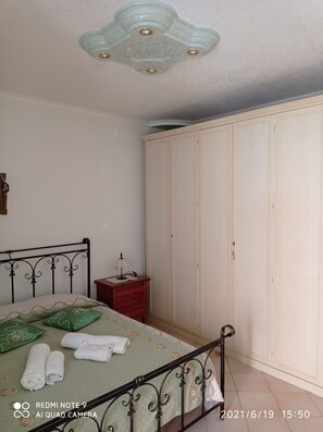 1 bedroom, bed sheets - D63 Bilo De Luxe 4 beds in residence with swimming pool, tennis court  (Calatabiano)