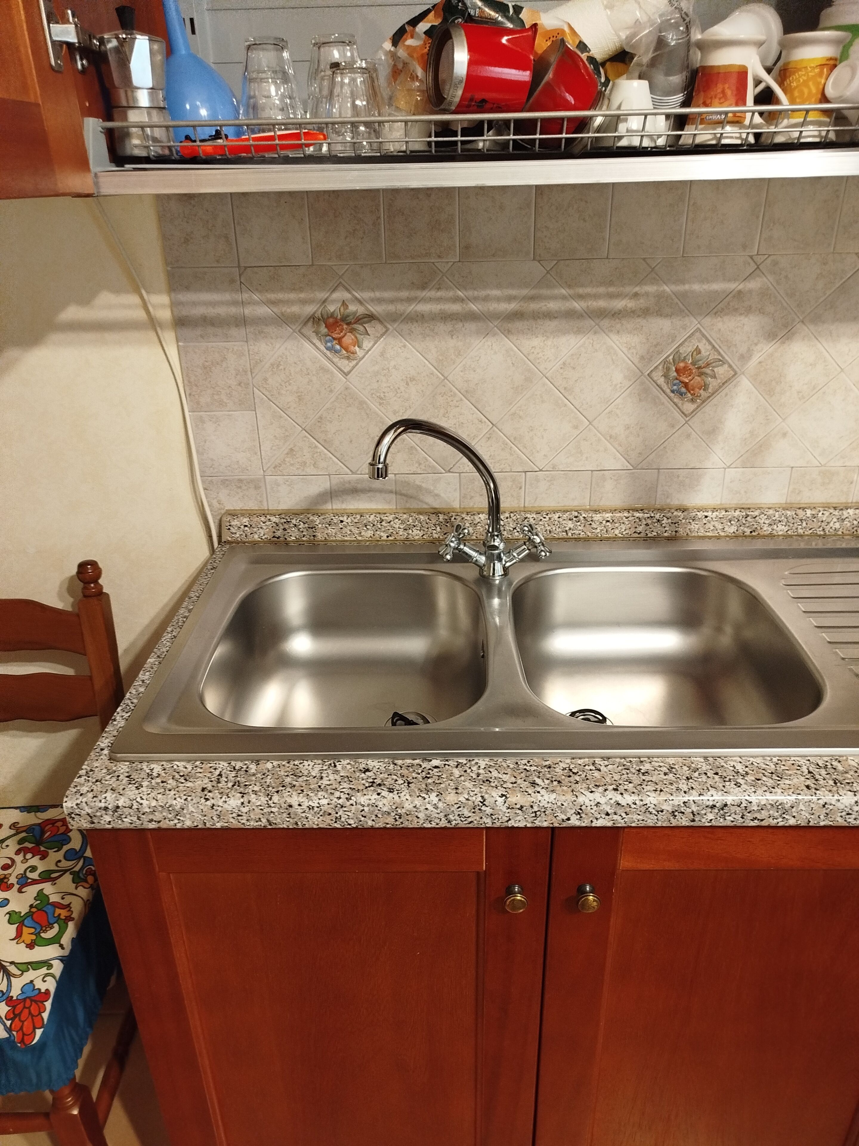 Frigorifero, forno, piano cottura, pentole/stoviglie/utensili