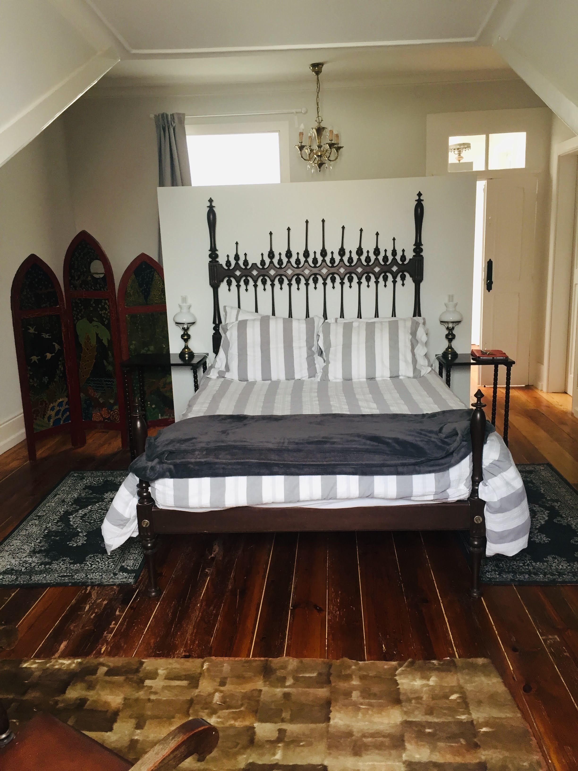 5 bedrooms, desk, iron/ironing board, travel crib