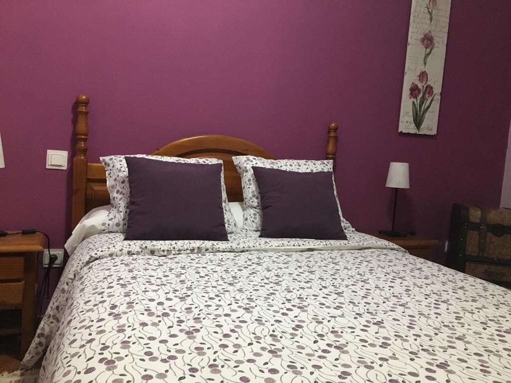2 slaapkamers, een strijkplank/strijkijzer, gratis wifi, beddengoed