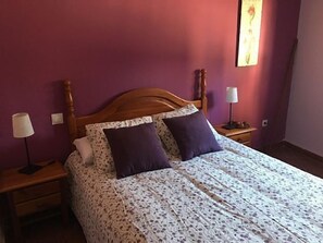 2 chambres, fer et planche à repasser, Wi-Fi gratuit, draps fournis