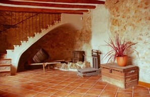 Interior - Self catering Ca L'Hortènsia for 8 people (Rourell (El))