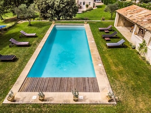 Piscina a l'aire lliure i piscina climatitzada