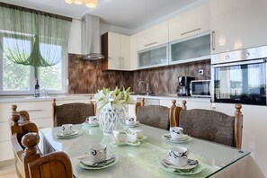 Fridge, microwave, oven, dishwasher