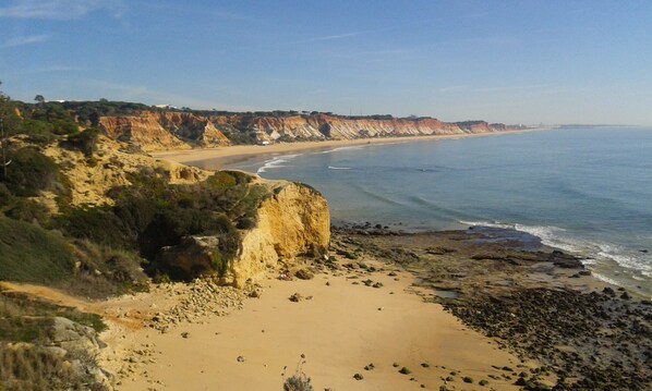 Beach nearby - Only two steps from your front door to the pool (Albufeira)