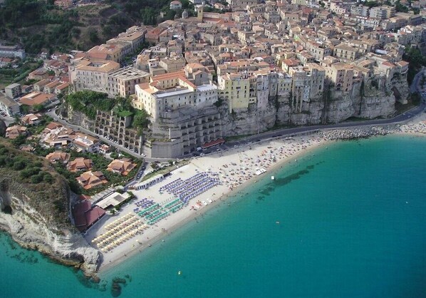 Plage à proximité, chaises longues