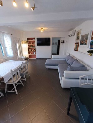 Smart-TV, DVD-spiller og stereoanlegg