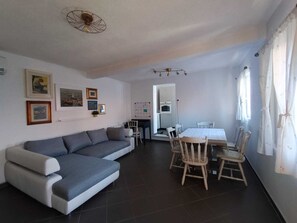 Smart TV, lettore DVD, impianto stereo