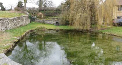 Yogis Cottage Is Cotswold Country Charm With Modern Facilities