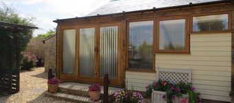 Yogis Cottage Is Cotswold Country Charm With Modern Facilities