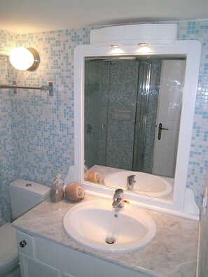 Shower, towels