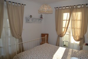 2 bedrooms, WiFi, bed sheets