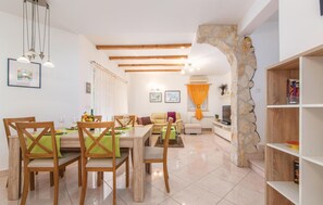 Dining - Nice home in Mihatovici (Mihatovici)