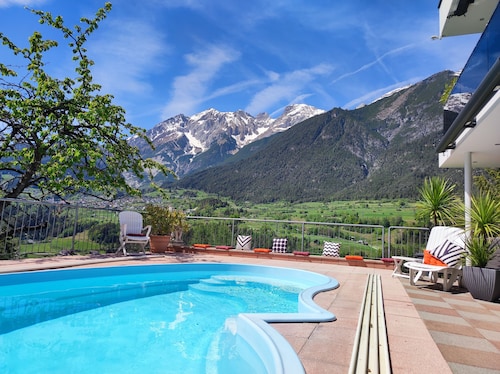 Holiday house inmidst of ski areas with pool, sauna, solarium & tiled stove