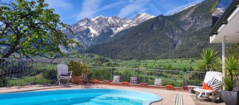 Holiday house inmidst of ski areas with pool, sauna, solarium & tiled stove