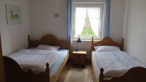 2 bedrooms, iron/ironing board, bed sheets