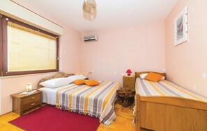 2 bedrooms, in-room safe, free WiFi, bed sheets