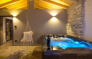 Indoor spa tub