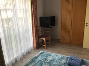1 bedroom, WiFi, bed sheets - Spacious apartment in a quiet central location, only 50m to the beach (Ahlbeck)